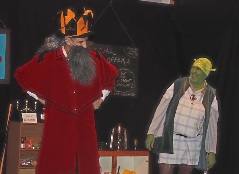 G & S 2.jpg - The narrators - Giant and Shrek